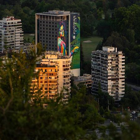 Pullman Santiago Vitacura Bagian luar foto The building at dusk
