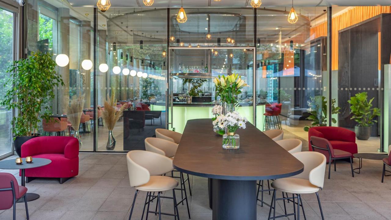 Pullman Santiago Vitacura Bagian luar foto The lounge at the airport