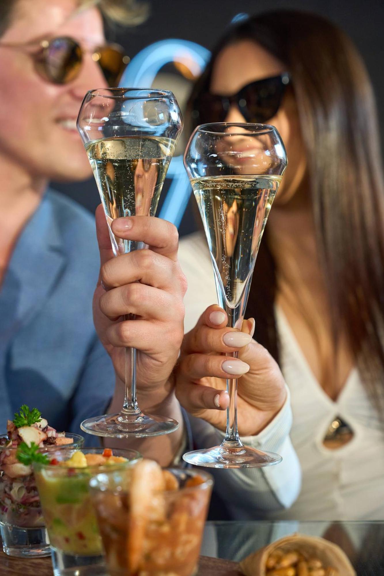 Pullman Santiago Vitacura Bagian luar foto Champagne flutes