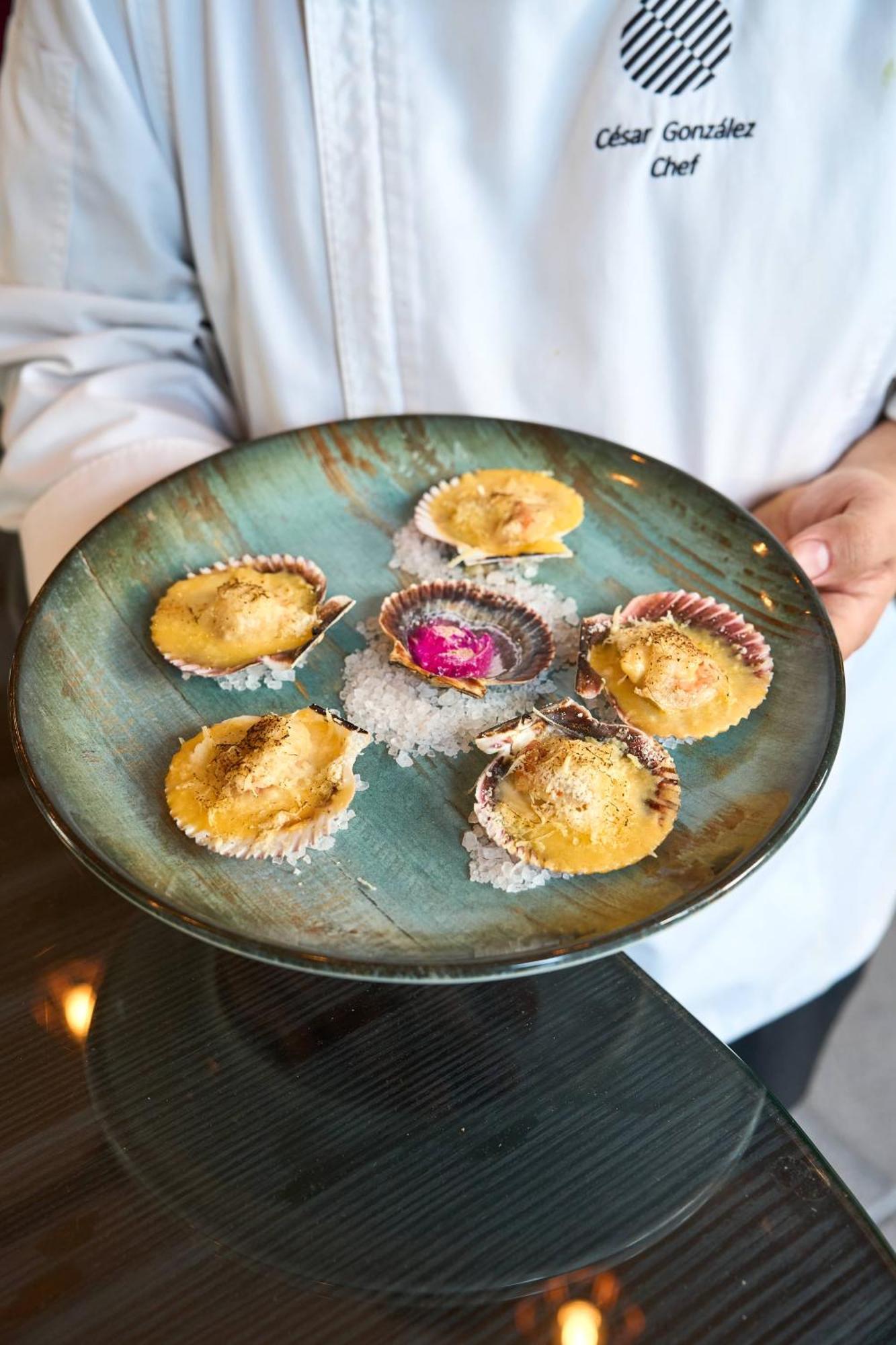 Pullman Santiago Vitacura Bagian luar foto A plate of cooked scallops