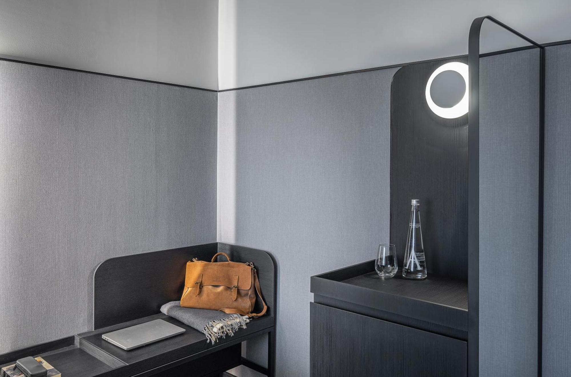 Pullman Santiago Vitacura Bagian luar foto A room at the hotel