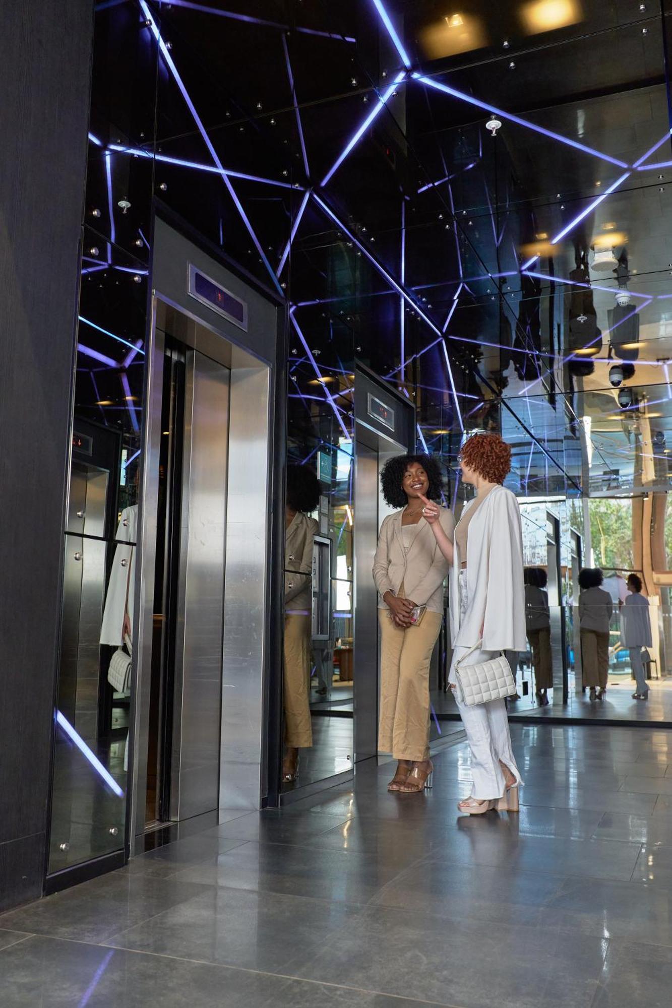 Pullman Santiago Vitacura Bagian luar foto The elevators at the 1000 Museum