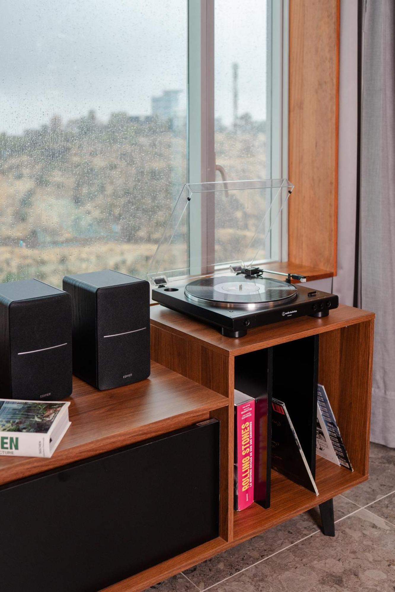 Pullman Santiago Vitacura Bagian luar foto A record player